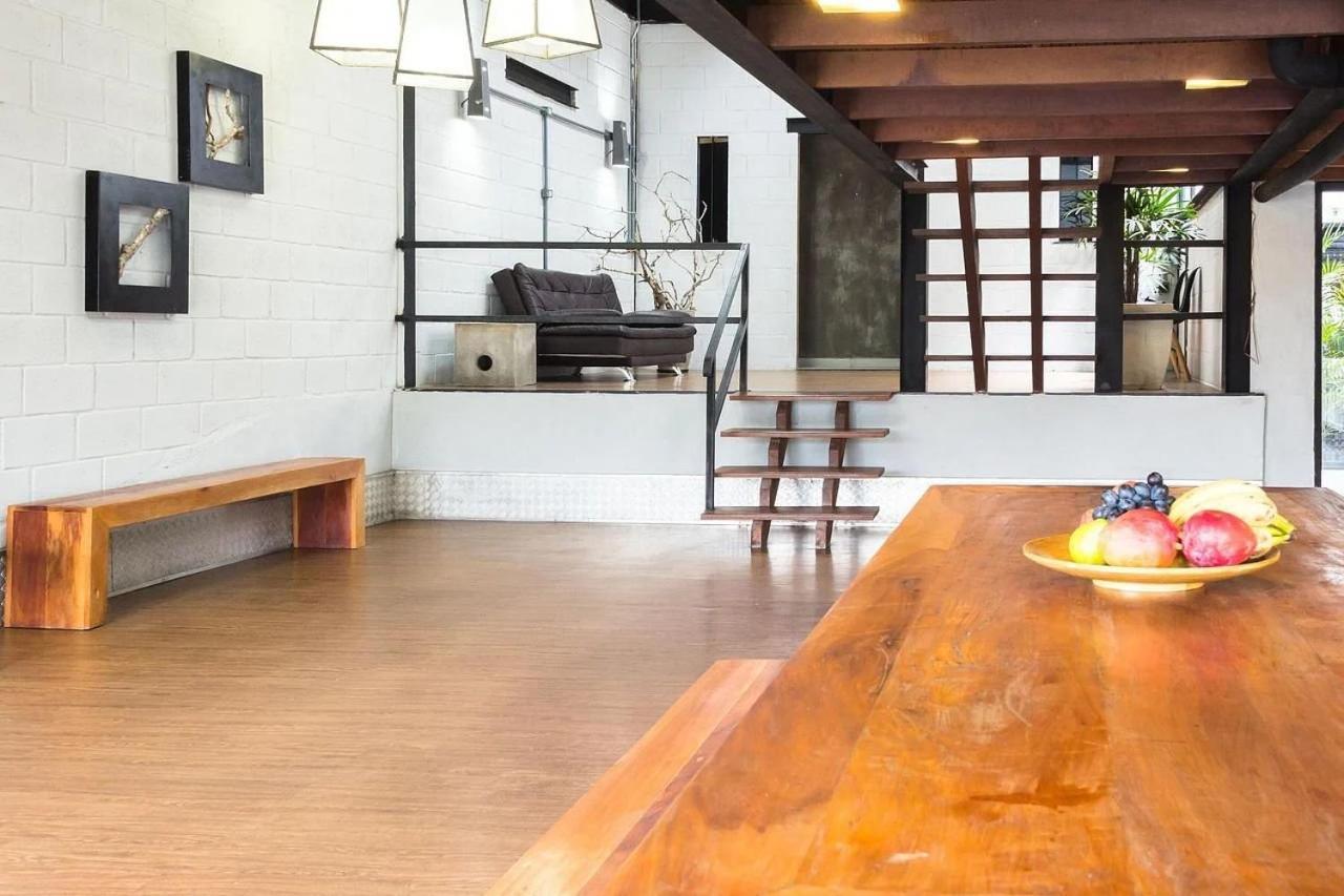 Casa em Búzios com arquitetura industrial, sinuca e hidromassagem Exterior foto