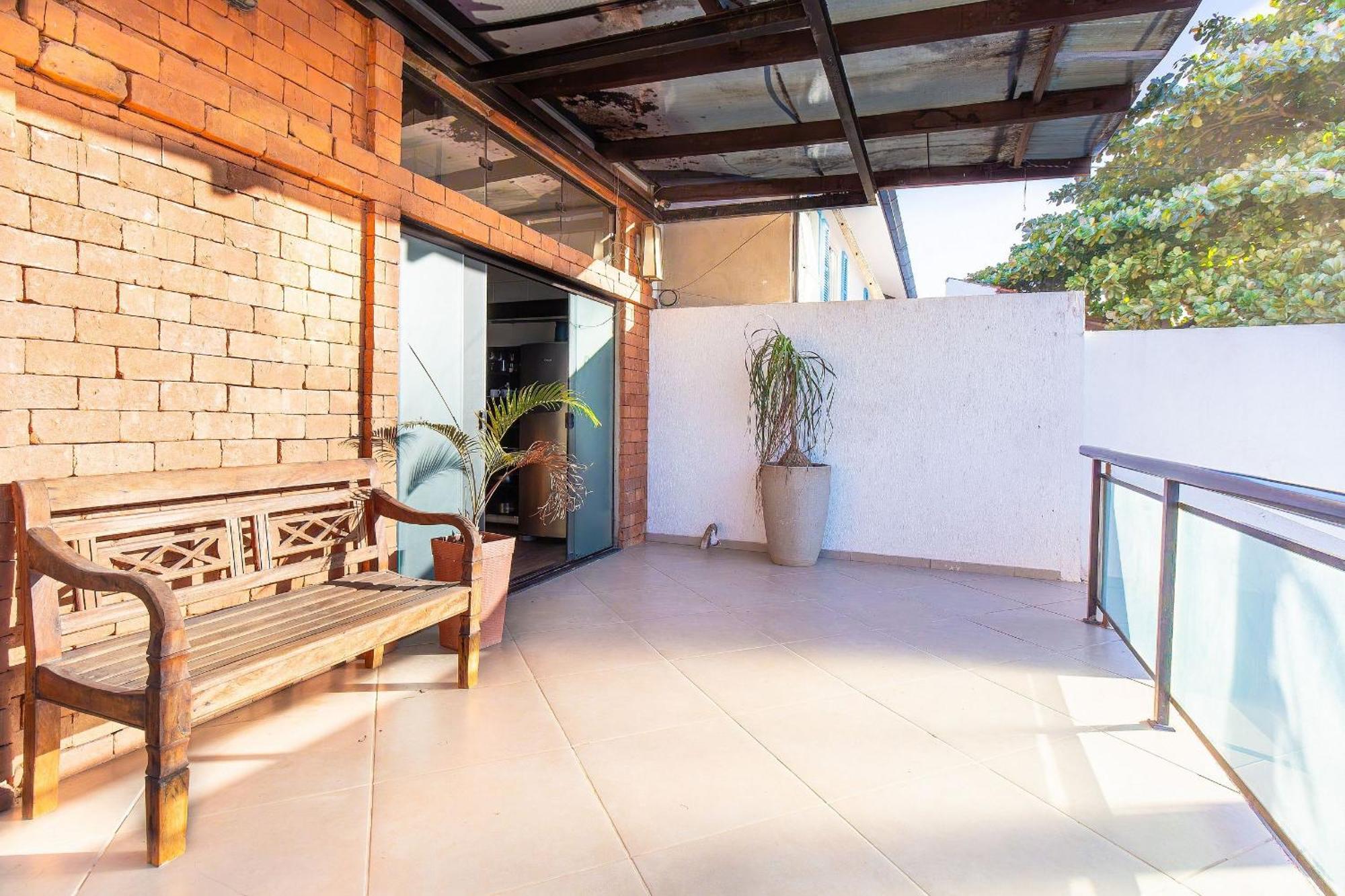 Casa em Búzios com arquitetura industrial, sinuca e hidromassagem Exterior foto